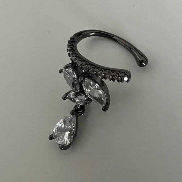 Ear Cuff Earring (Right) - Picture 4 of 4